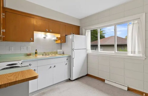 Bay View House | Bay View Retro Retreat