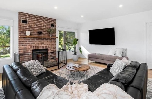 Boneo House | Bay Views, heated plunge pool, nature walks from the house. wifi and linen