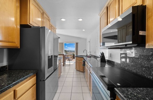 Bay Ho House | Bay Views, Movie Theater, Fire Pit & Kids Room!