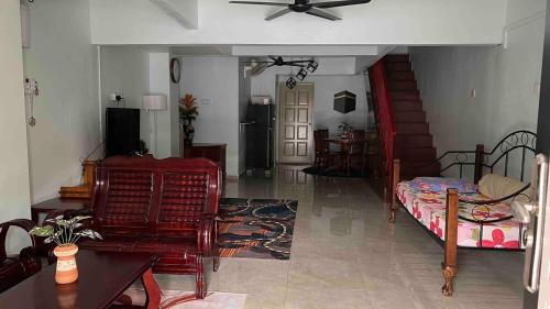 Taman Bukit Katil House | Bayan 10 Homestay, Ayer Keroh Guest House - 4bedrooms, 15minutes to town
