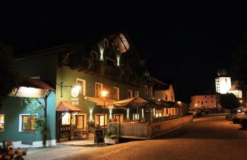 Lam Hotel | Bayerische Gastwirtschaft Dimpfl-Stadl
