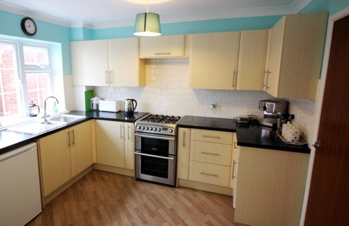 Portsmouth House | Bayfields - 2 Bedroom Homestay in Portsmouth