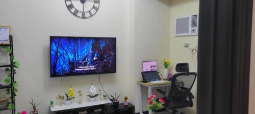 Pasay Apartment | Bayfront Staycation at The Radiance Manila Pet-Friendly, Pool & Gym near Airport, MOA, Star City, Manila World Trade Center & Manila Bay Views