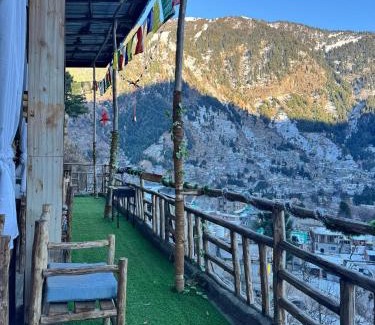 Old Manali Bed & Breakfast | Bayith Cafe and Stay