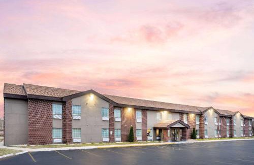 Beloit Hotel | Baymont by Wyndham Beloit