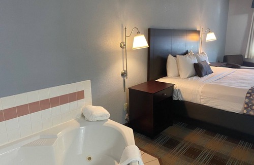 Danville Hotel | Baymont by Wyndham Danville IL
