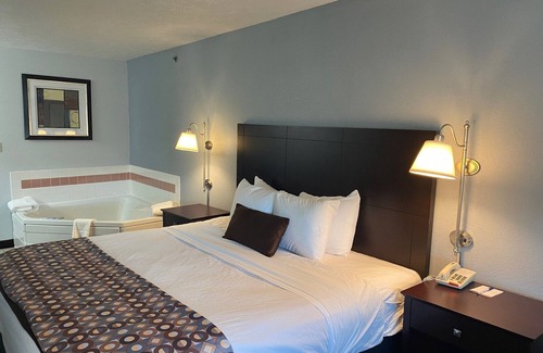Danville Hotel | Baymont by Wyndham Danville IL