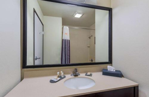 Dupont Hotel | Baymont by Wyndham Henderson-Northeast Denver