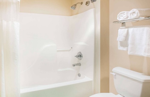 Lake Hamilton Hotel | Baymont by Wyndham Hot Springs On the Lake