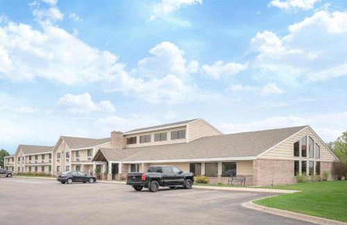 Lakeville Hotel | Baymont by Wyndham Lakeville