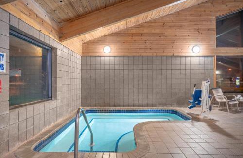 Lakeville Hotel | Baymont by Wyndham Lakeville