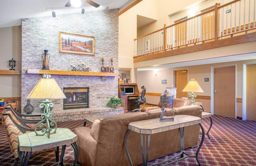 Lakeville Hotel | Baymont by Wyndham Lakeville