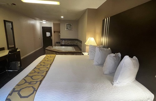 Lakeview  Jefferson County Hotel | Baymont by Wyndham Port Arthur/Groves Area