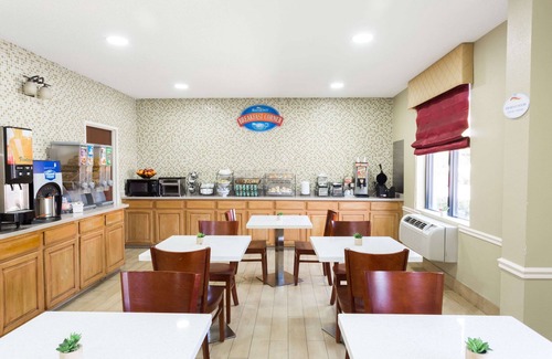 Garden City Hotel | Baymont by Wyndham Savannah/Garden City