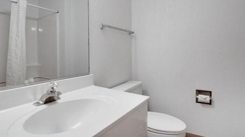 Shawnee Hotel | Baymont Inn & Suites Shawnee
