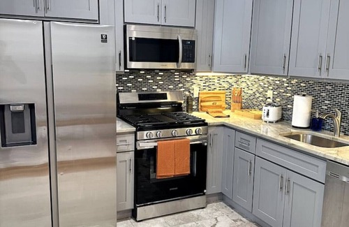 Constable Hook Apartment | Bayonne Comfort: Spacious Suite