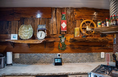 New Iberia Cabin | Bayou Chateau A Cajun Oasis, Bayou-Side, Fire Pit, Private Decks, Pets, Downtown NILA!