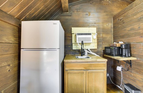 Crown Point Apartment | Bayou Retreat w/Screened Porch Near NOLA!