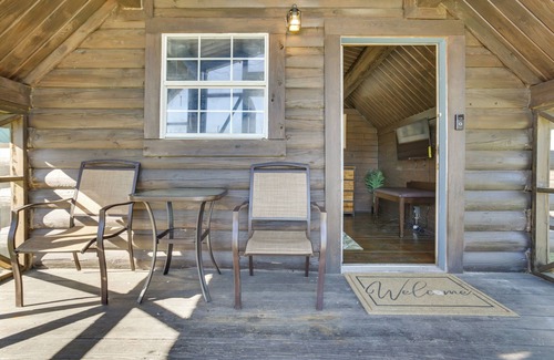 Crown Point Apartment | Bayou Retreat w/Screened Porch Near NOLA!