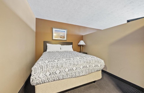 Put-in-Bay Hotel | BayShore Deluxe #218