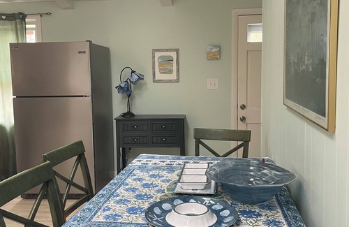 Wellfleet Cottage | Bayside beach bungalow. Charming 3-bedroom cottage in Wellfleet with WiFi, AC