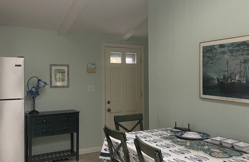 Wellfleet Cottage | Bayside beach bungalow. Charming 3-bedroom cottage in Wellfleet with WiFi, AC