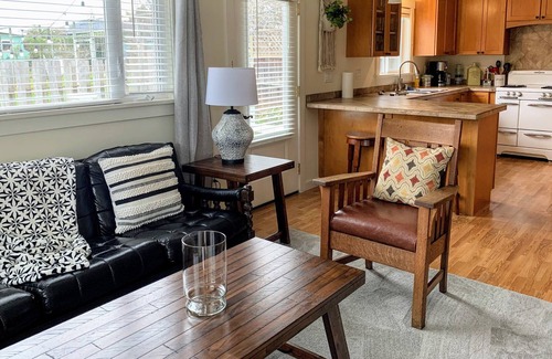 Jacoby Creek House | Bayside Bungalow, Stylish & Close to Town