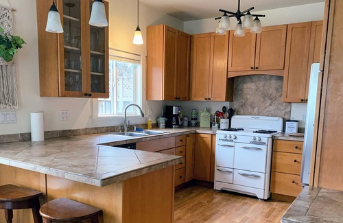 Jacoby Creek House | Bayside Bungalow, Stylish & Close to Town