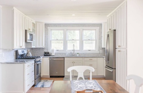 Kincheloe Cottage | Bayside Bungalow: Thanksgiving by the Lake – Gather with Family at Bayside