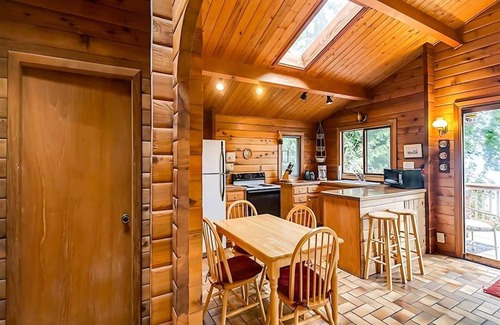Sequim House | Bayside Cedars Cozy Cabin by the Water