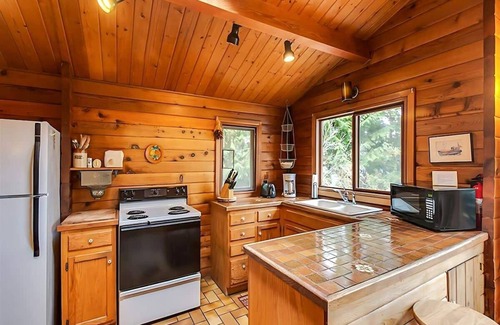 Sequim House | Bayside Cedars Cozy Cabin by the Water