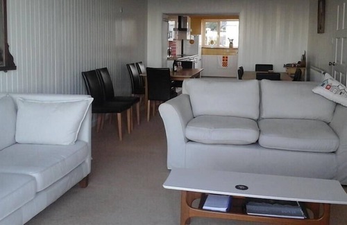 Pendine Cottage | BAYSIDE, family friendly, country holiday cottage in Pendine