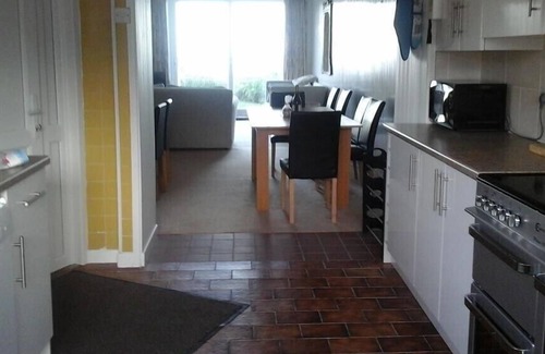 Pendine Cottage | BAYSIDE, family friendly, country holiday cottage in Pendine