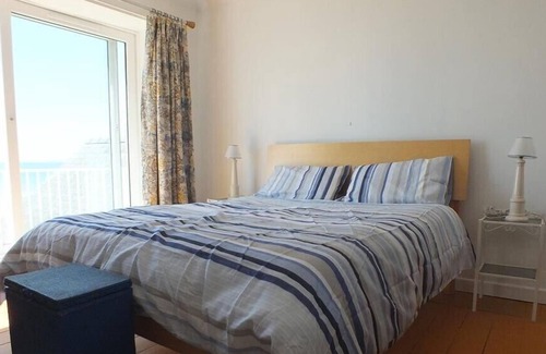 Pendine Cottage | BAYSIDE, family friendly, country holiday cottage in Pendine