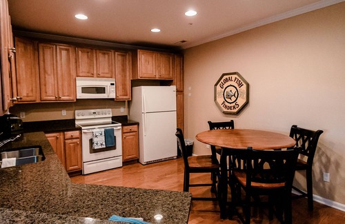 Sun Ridge Condo | Bayside Resort Condo next to Sunridge Pool!