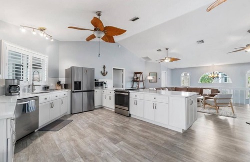 Bonita Springs House | Bayside Retreat | 4-Bedroom & 3-Bath Beach House w/Heated Pool & Spa, Boat Dock