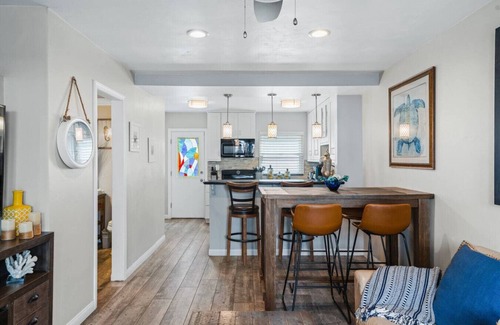 Crown Point Condo | Bayside Villa - 2BR Beach Front Free Parking