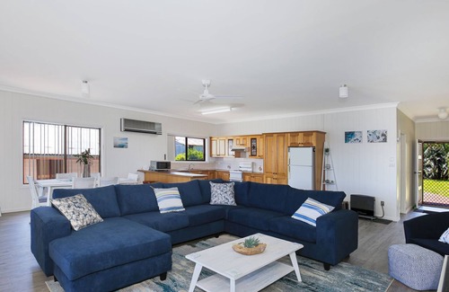 Erowal Bay House | Bayview - Absolute Waterfront with Jetty - 5 Mins to Hyams Beach
