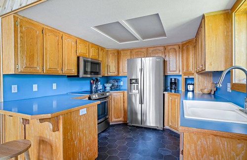 Bayview Cabin | Bayview Cabin - Lake Pend Oreille Views/Sleeps 8