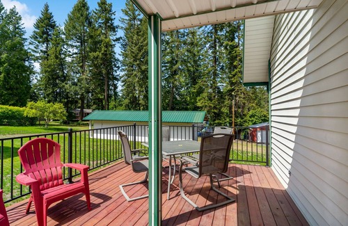 Bayview Cabin | Bayview Cabin - Lake Pend Oreille Views/Sleeps 8