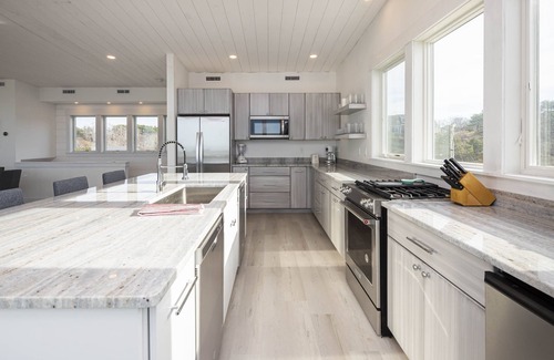 Wellfleet House | Bayview Modern, New Build 2021 overlooking the Bay, Steps away from Fisher beach