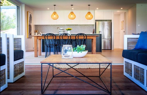Bayview House | Bayview on Pittwater, beaches, golf course, cafes, great walks & dog park.