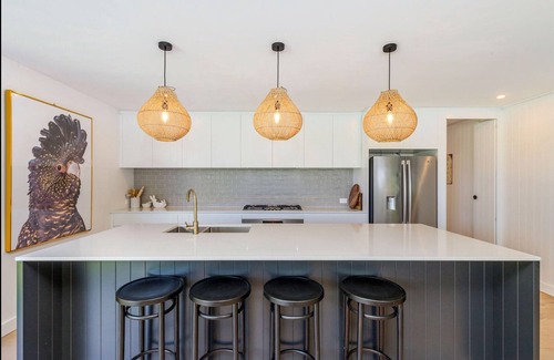 Bayview House | Bayview on Pittwater, beaches, golf course, cafes, great walks & dog park.