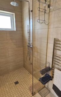 Knysna Apartment | BayView Sunset Villa on Thessen! Large one bedroom unit with King Bed and Sofa bed