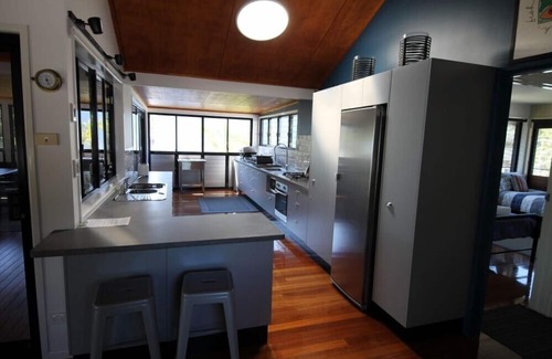 Brisbane Waterfront House | Bayview : Tangalooma Moreton island