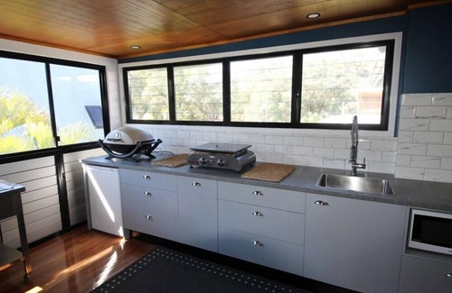 Brisbane Waterfront House | Bayview : Tangalooma Moreton island