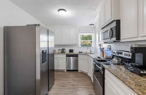 Central City House | BBQ+Gym+King Bed+Arcade Games+Tetherball+Covered Patio+Pancakes+Coffee