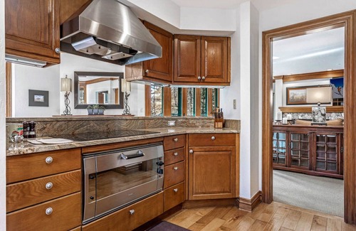 Beaver Creek Condo | BC Lodge at Covered Bridge with Pool, Hot Tub, Fitness Room, Fireplace, AC