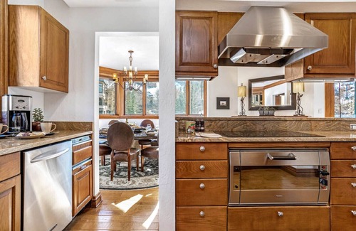 Beaver Creek Condo | BC Lodge at Covered Bridge with Pool, Hot Tub, Fitness Room, Fireplace, AC