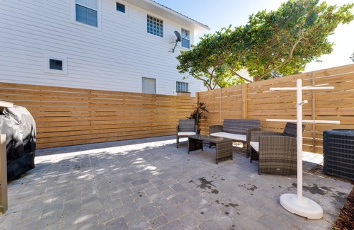 Jacksonville Beach Apartment | Be A Nomad | Bright and easy access to ocean - C